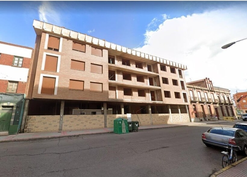 Calle de Pío de Cela, Villarejo de Órbigo, León for sale - Building Photo - Image 1 of 7