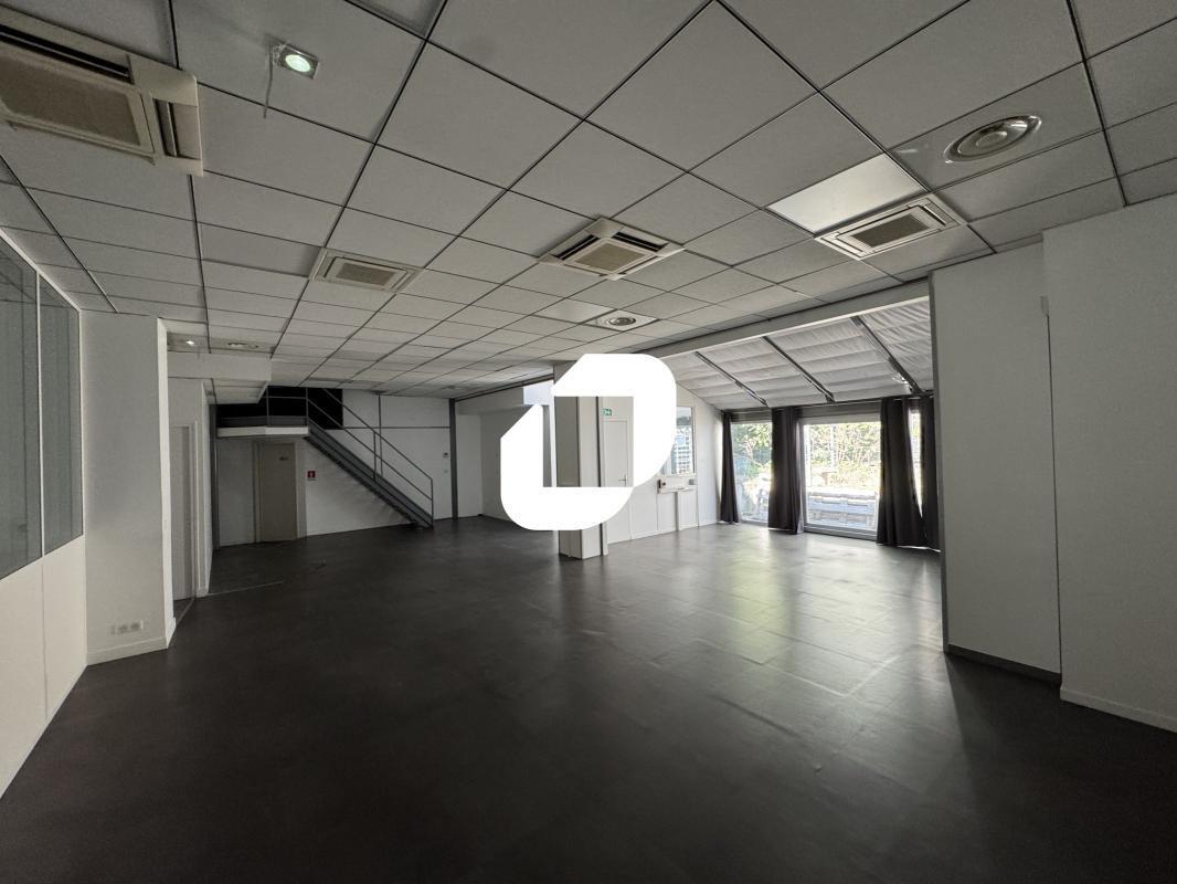 Office in Gentilly to rent Interior Photo- Image 1 of 9