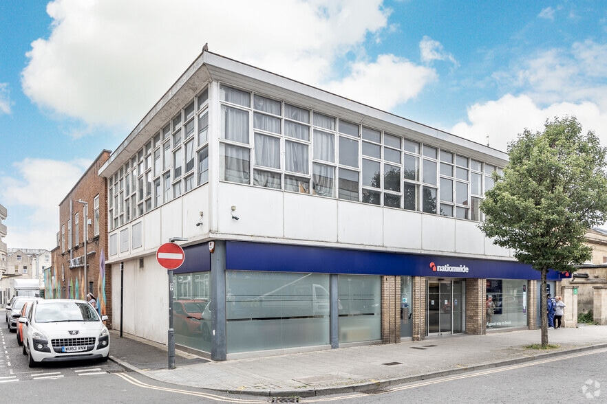 Portfolio of 2 properties for sale on LoopNet.co.uk - Primary Photo - Image 2 of 3