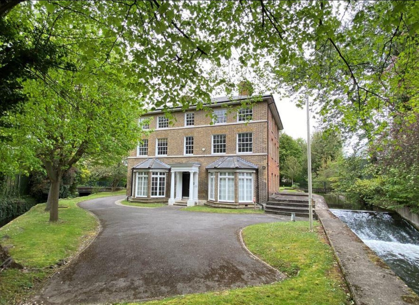 Boundary Rd, High Wycombe for sale Primary Photo- Image 1 of 1