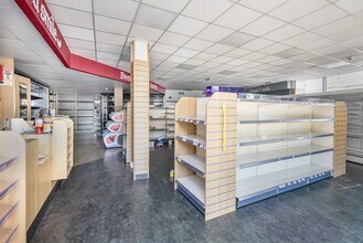 1-2 Berkeley Vale, Falmouth to rent Interior Photo- Image 1 of 4