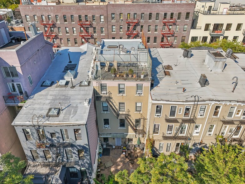 176 Meserole St, Brooklyn, NY for sale - Building Photo - Image 3 of 7