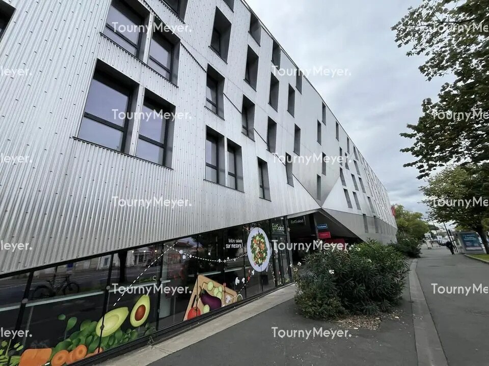 Office in Bordeaux to rent Building Photo- Image 1 of 3