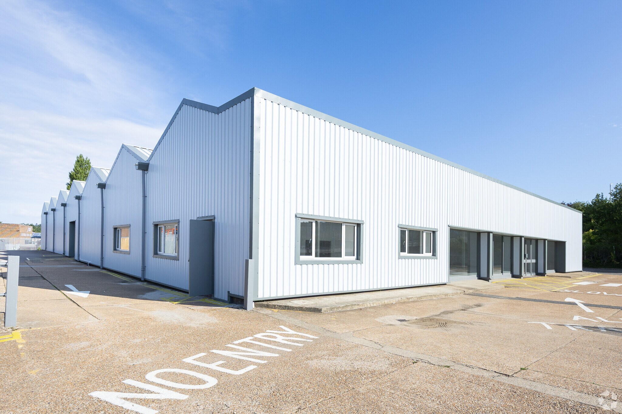 1 Carlton Rd, Ashford to rent Primary Photo- Image 1 of 14