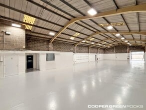 57-58 Ennerdale Rd, Shrewsbury to rent Interior Photo- Image 2 of 10