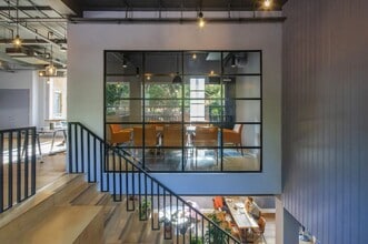 35 Luke St, London to rent Interior Photo- Image 2 of 5