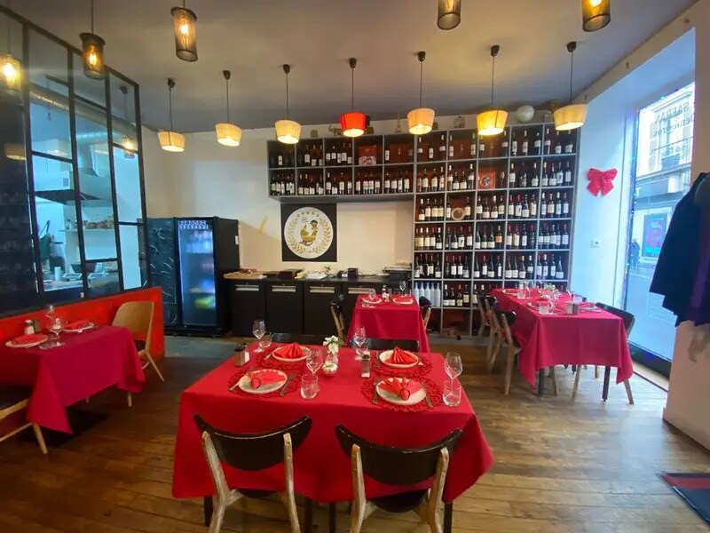 Retail in Paris to rent Interior Photo- Image 1 of 11