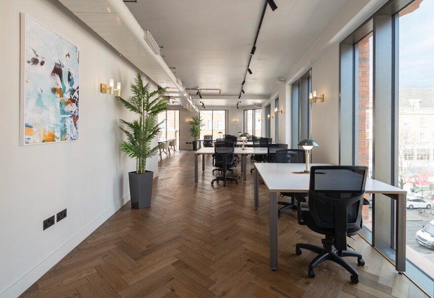 197 Kensington High St, London to rent - Interior Photo - Image 3 of 6