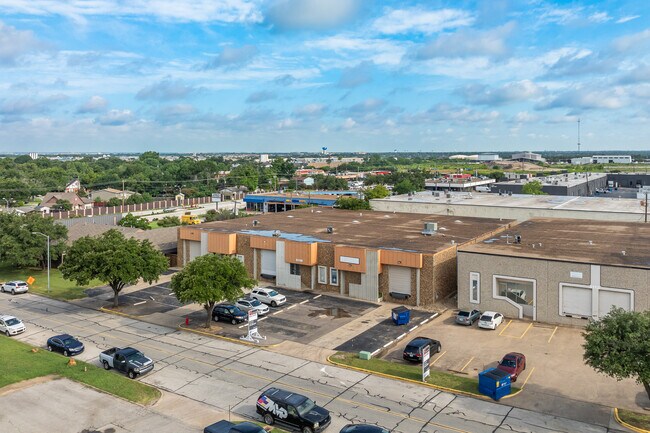 More details for 3109 Garden Brook Dr, Farmers Branch, TX - Industrial to Rent