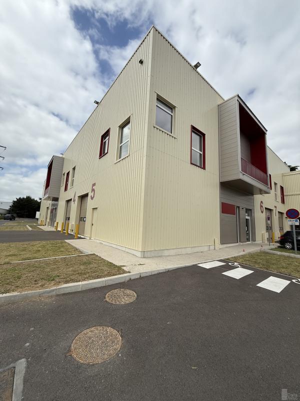 Industrial in Pontoise to rent Building Photo- Image 1 of 10