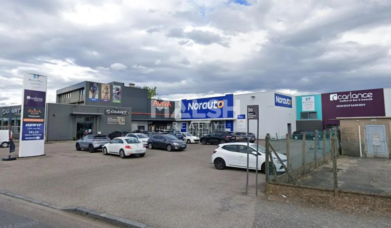 Retail in Caluire-et-Cuire to rent Building Photo- Image 1 of 3