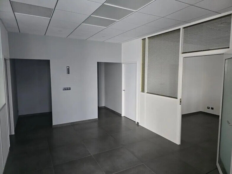 Office in Eysines to rent - Building Photo - Image 3 of 4