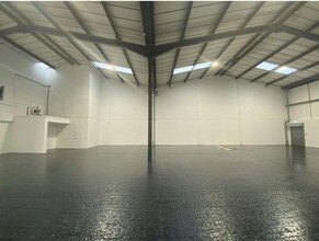 4-14 Lambhill Quadrant, Glasgow to rent Interior Photo- Image 2 of 6