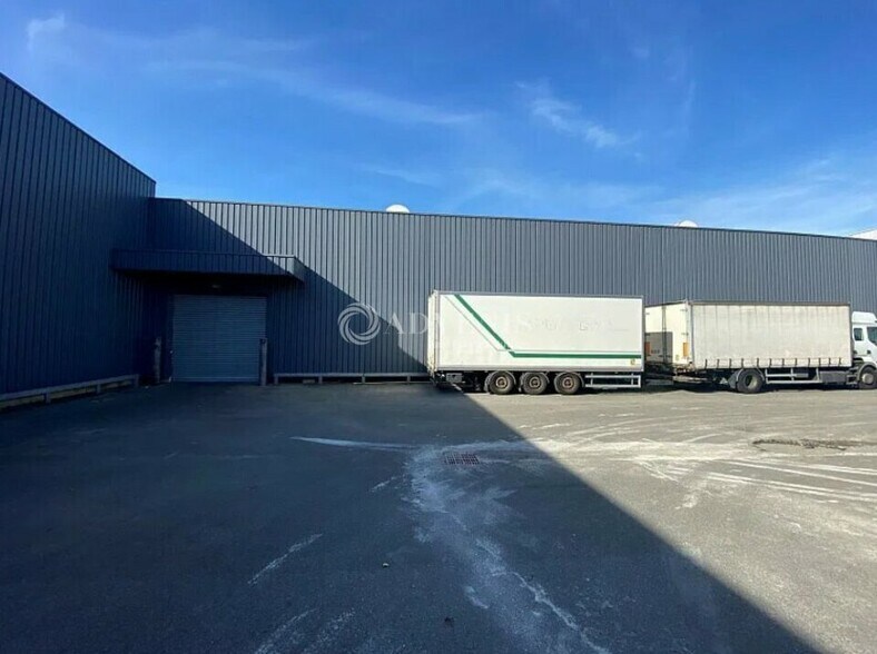 Light Industrial in Aulnay Sous Bois to rent - Building Photo - Image 2 of 3