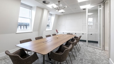 123 Pall Mall, London to rent Interior Photo- Image 2 of 4