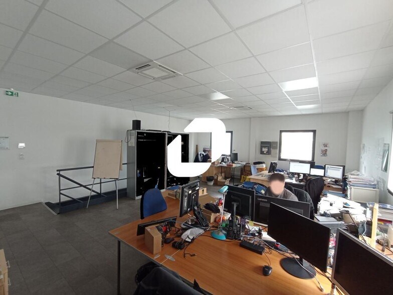 1 Avenue B Cité Berliet, Saint-Priest to rent - Interior Photo - Image 2 of 14