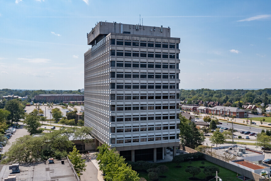 20600 Chagrin Blvd, Shaker Heights, OH for rent - Building Photo - Image 1 of 16