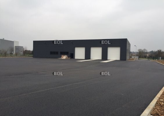 Industrial in Janneyrias to rent - Building Photo - Image 2 of 6