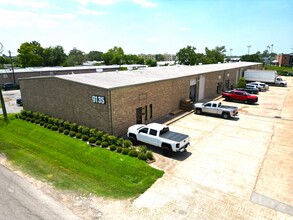 9135 Spring Branch Dr, Houston, TX for rent Building Photo- Image 1 of 9