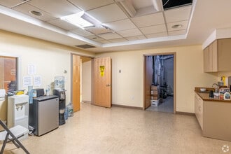 145 E 32nd St, New York, NY to rent Interior Photo- Image 2 of 3