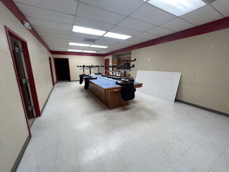 300 W Industrial St, Valley Center, KS for sale - Interior Photo - Image 3 of 11