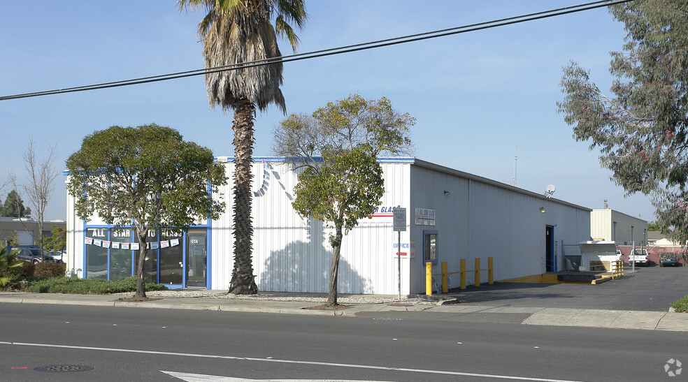 2447 Industrial Pky W, Hayward, CA for rent - Primary Photo - Image 1 of 8