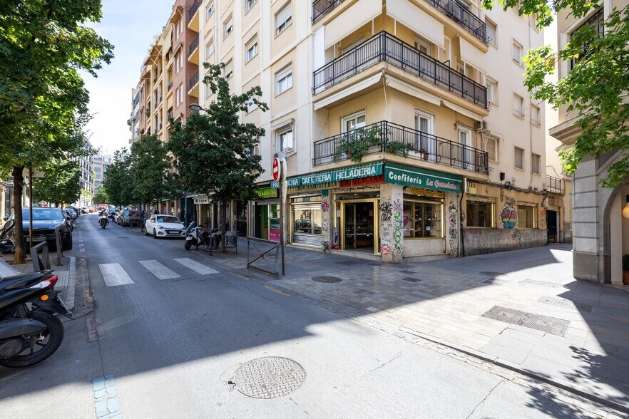 Retail in Granada for sale - Building Photo - Image 2 of 30