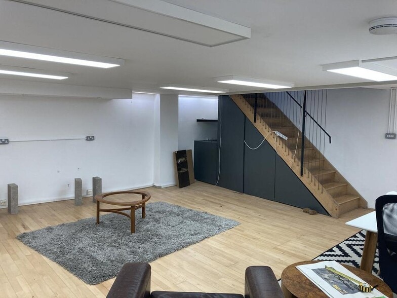 49 Cheltenham Pl, Brighton to rent - Building Photo - Image 2 of 12