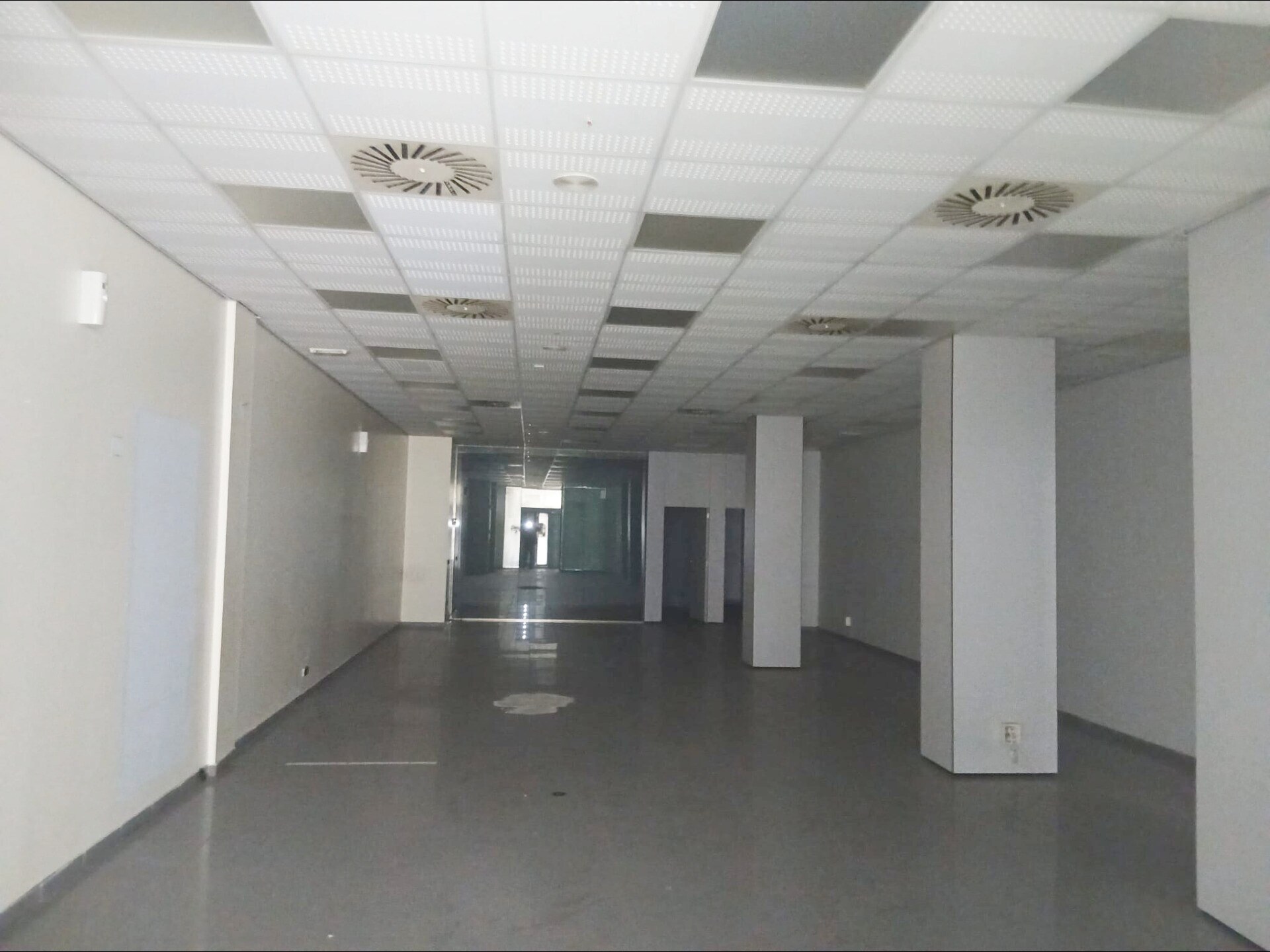 Retail in El Vendrell, Tarragona to rent Floor Plan- Image 1 of 6