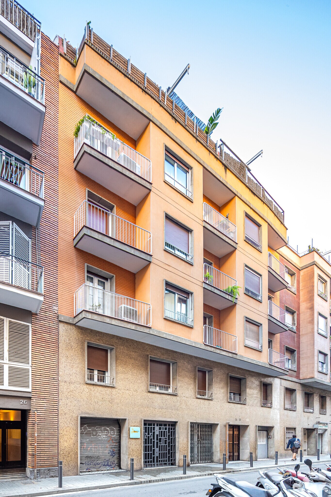 Retail in Barcelona, Barcelona to rent Primary Photo- Image 1 of 2