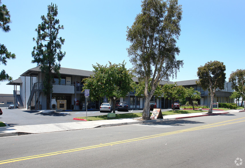 3848 Campus Dr, Newport Beach, CA for rent - Building Photo - Image 2 of 7