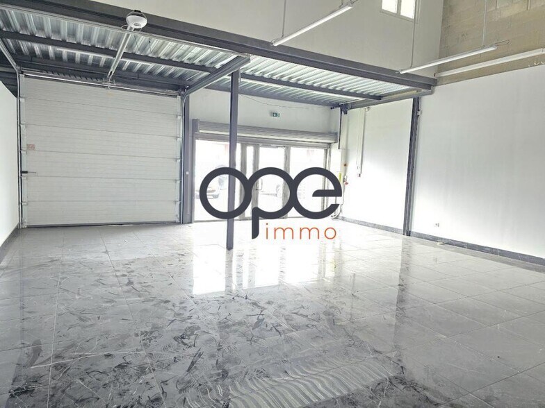 Light Industrial in Villeneuve-la-Garenne to rent - Interior Photo - Image 3 of 9