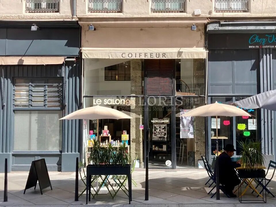 Retail in Lyon to rent Building Photo- Image 1 of 4