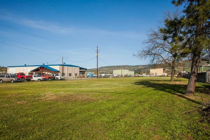 3364 Crater Lake Ave, Medford, OR for sale - Primary Photo - Image 1 of 1