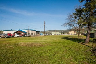 3364 Crater Lake Ave, Medford, OR for sale Primary Photo- Image 1 of 1