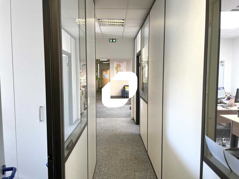 13-17 Rue Jean Bourgey, Villeurbanne to rent - Building Photo - Image 2 of 10