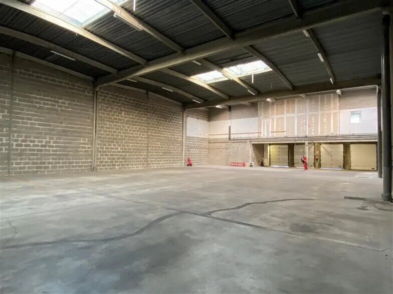 Industrial in Vitry-sur-Seine to rent - Interior Photo - Image 1 of 8