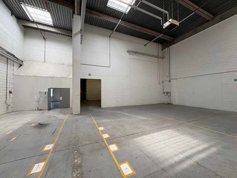 Light Industrial in Saint-Quentin-Fallavier for sale Interior Photo- Image 1 of 21