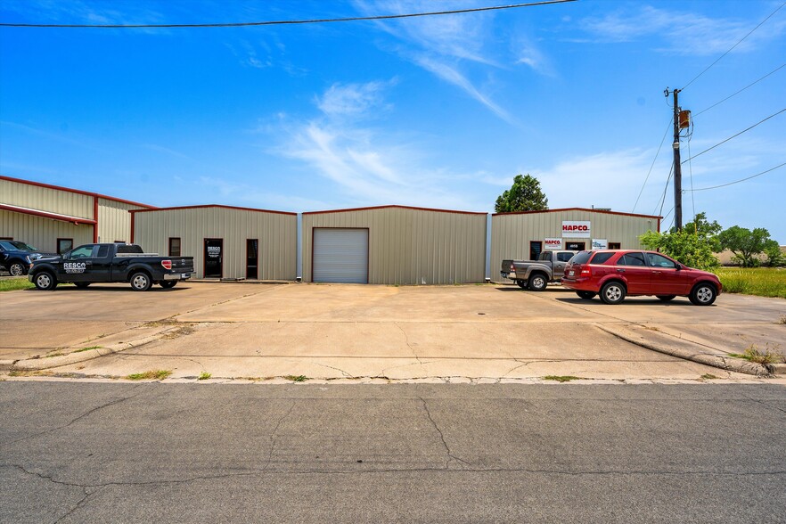 405 Milton, Hewitt, TX for rent - Building Photo - Image 3 of 3