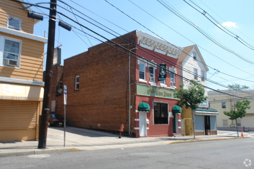 228 Hall Ave, Perth Amboy, NJ for sale - Primary Photo - Image 1 of 1