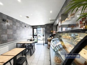 Warple Way, London to rent Interior Photo- Image 2 of 3