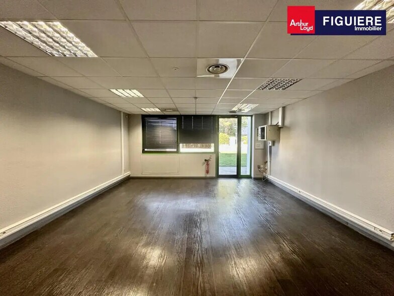 645 Rue Mayor De Montricher, Aix-en-Provence to rent - Interior Photo - Image 2 of 78