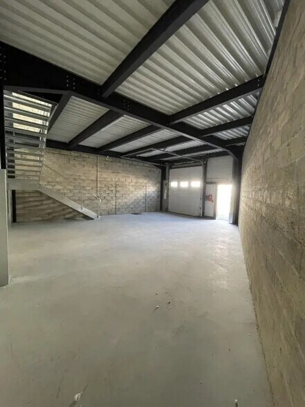 Industrial in Épinay-sur-Seine to rent - Interior Photo - Image 2 of 13