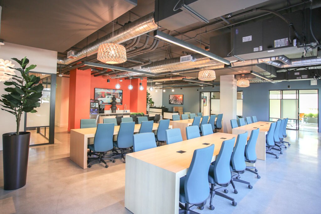 6262 Glade Ave, Woodland Hills, CA to rent Interior Photo- Image 1 of 7