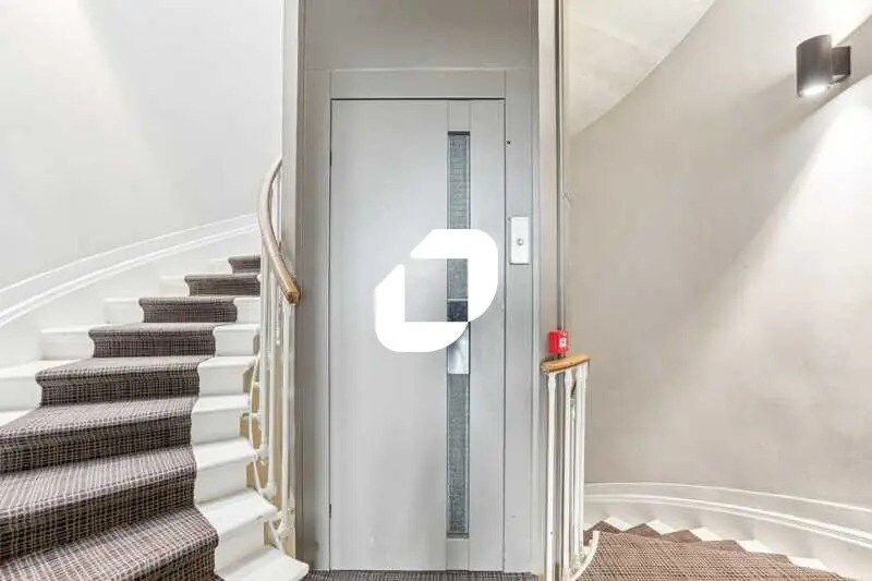 Office in Bordeaux to rent - Lobby - Image 2 of 13