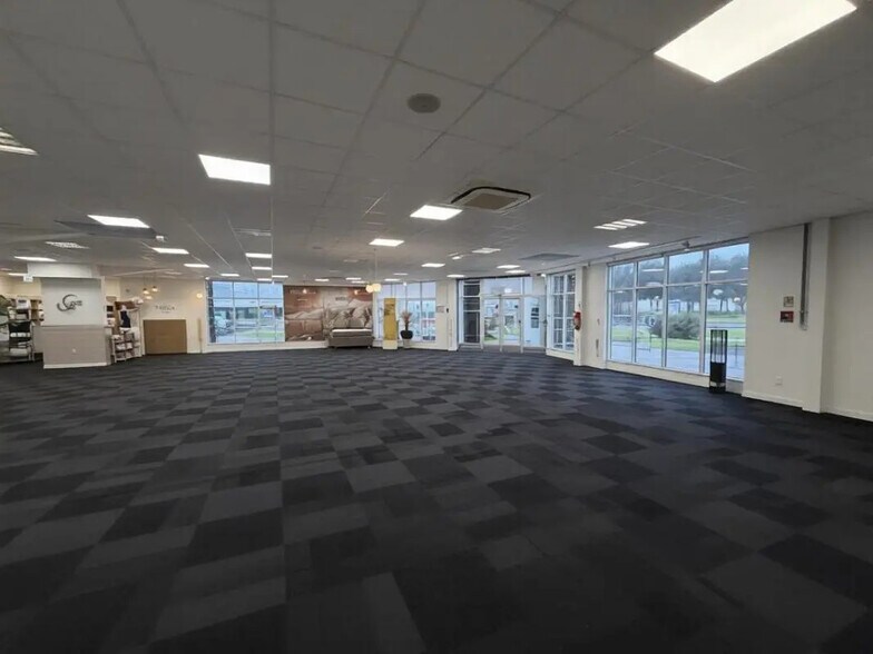 Retail in Bègles to rent - Interior Photo - Image 1 of 8