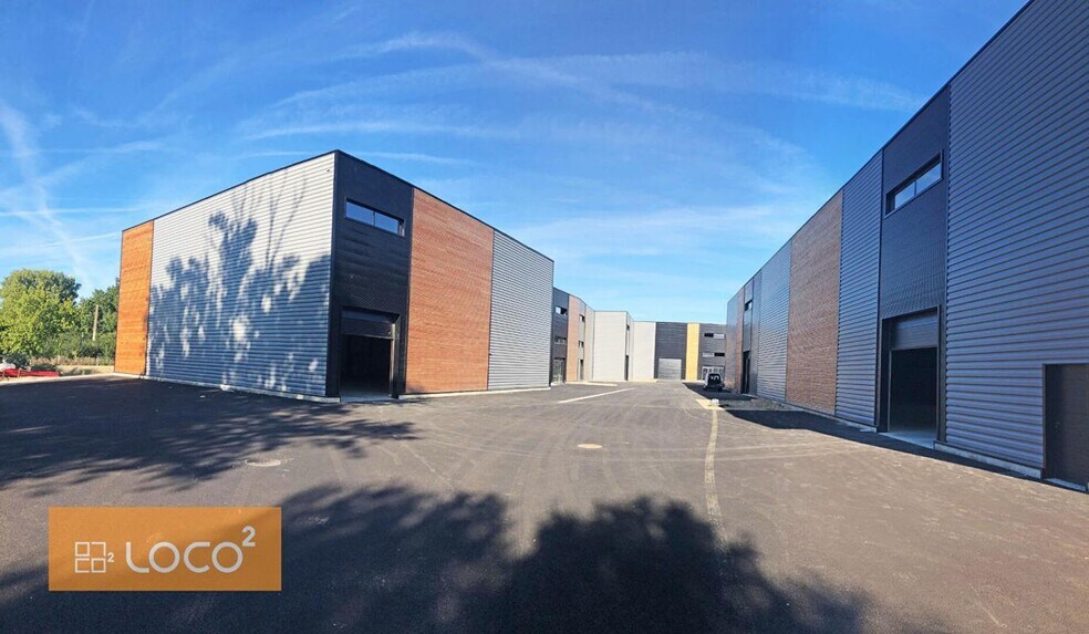 Industrial in Bouloc for sale - Building Photo - Image 2 of 12