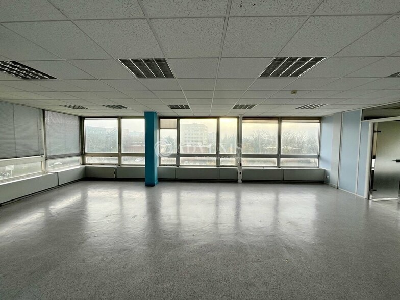 3 Allée Des Platanes, Cergy to rent - Building Photo - Image 2 of 8
