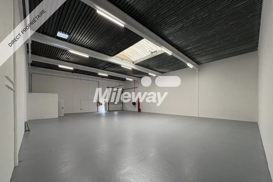 Light Industrial in Éragny to rent - Interior Photo - Image 1 of 4
