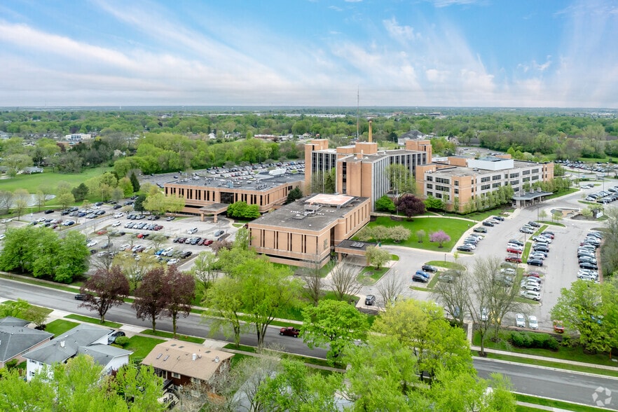 87 N Airlite St, Elgin, IL to rent - Building Photo - Image 1 of 7